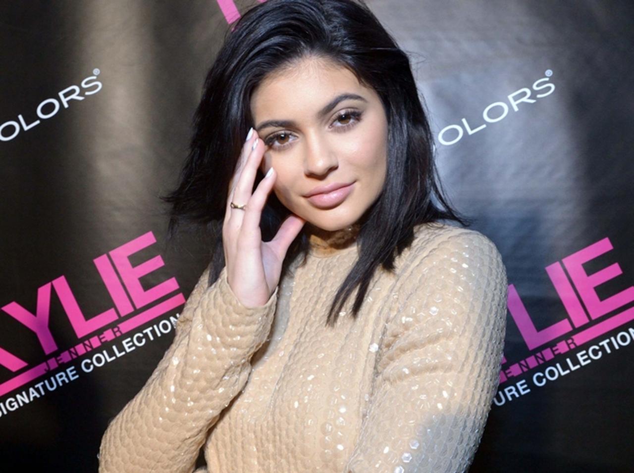 20歳で母になったカイリー・ジェンナー、娘は誰に似ている？