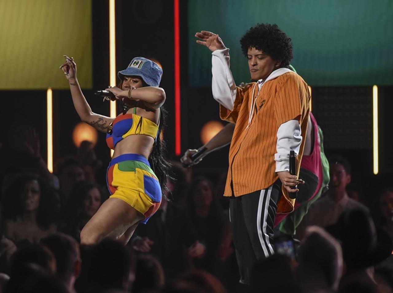 ブルーノ・マーズの大盛況中の世界ツアー、新星カーディ・Bが参戦