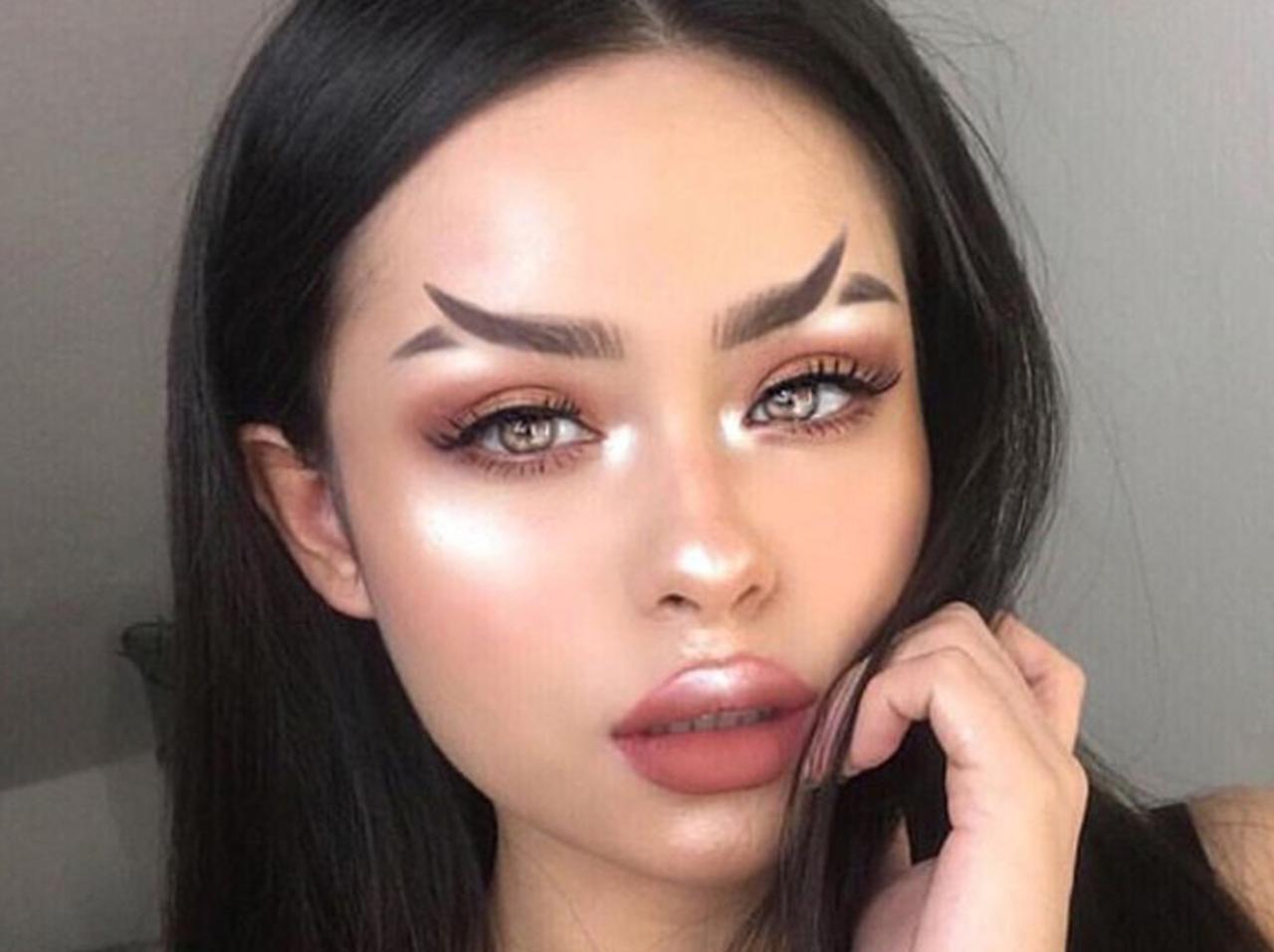 また出た珍眉!魚の尾ひれに似せた「フィッシュテイル眉」が登場