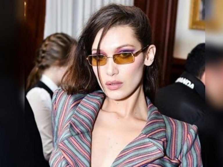 ベラ・ハディッド、昼から夜へとデニムをおしゃれに着回し！