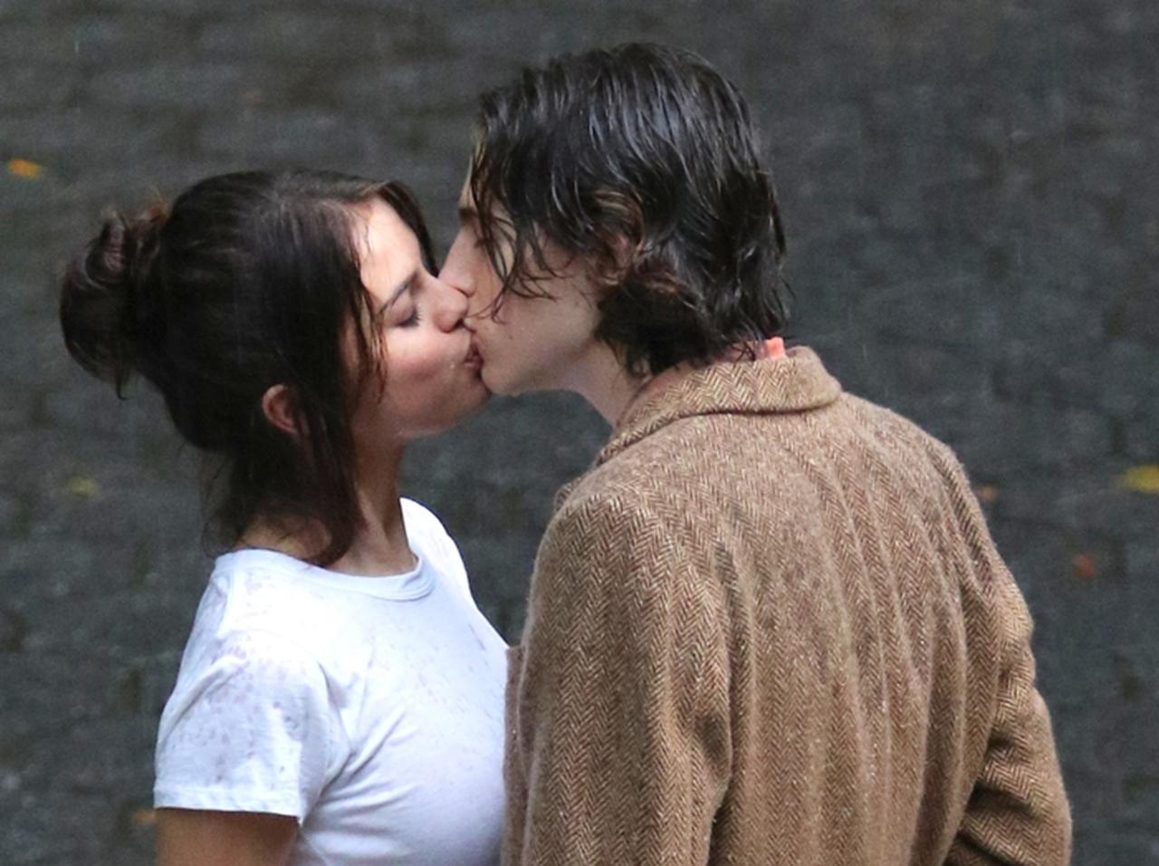 セレーナ・ゴメス、過去に「熱烈キス」の年下俳優とホテルで再会