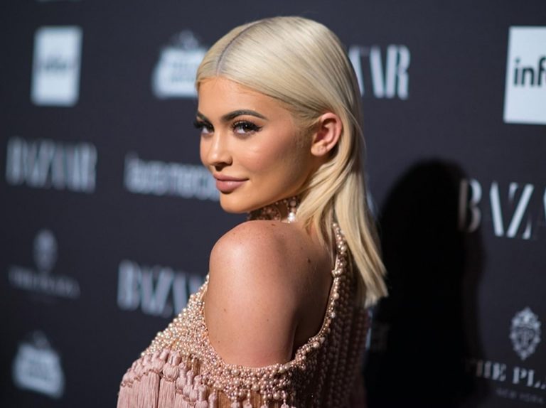 20歳カイリー・ジェンナー、たった「ひと言」で大企業に1,500億円の損失与える