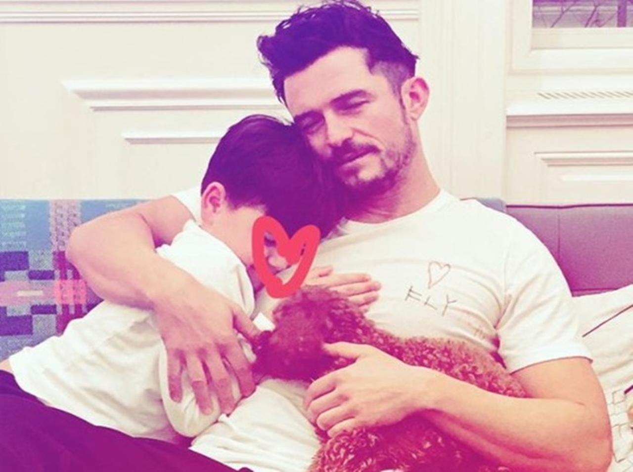 オーランド・ブルーム、息子フリン君の「手作りTシャツ」を愛用する溺愛パパ