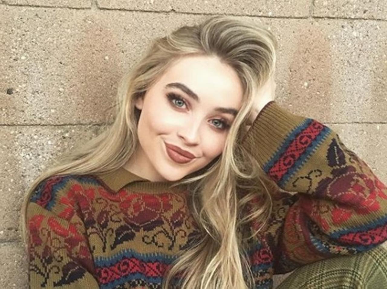 【来日中】サブリナ・カーペンター、日本人には日常風景の「ある場所」でインスタ映えショット