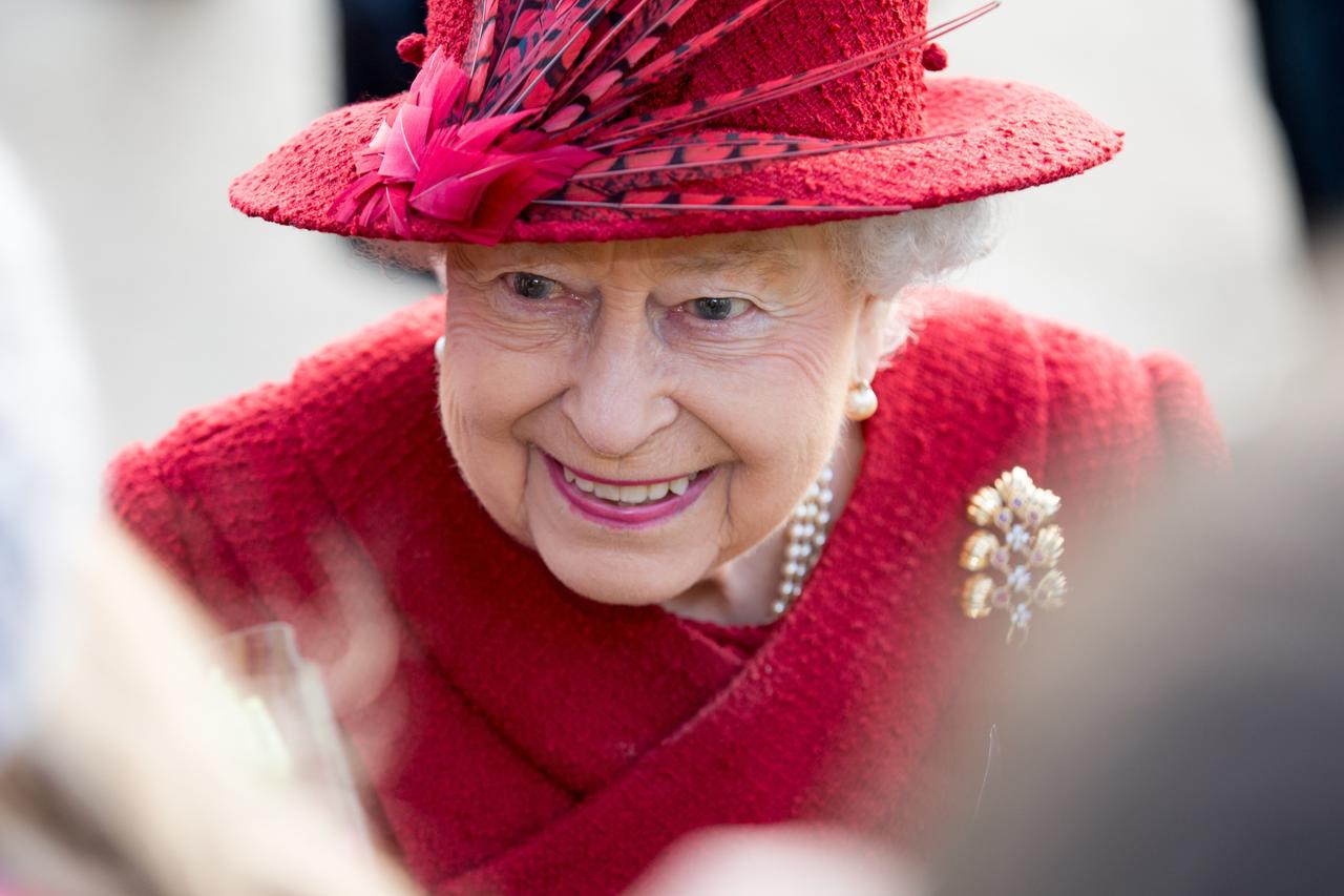 イギリス王室、エリザベス女王の指示でストローやペットボトルを使用禁止に