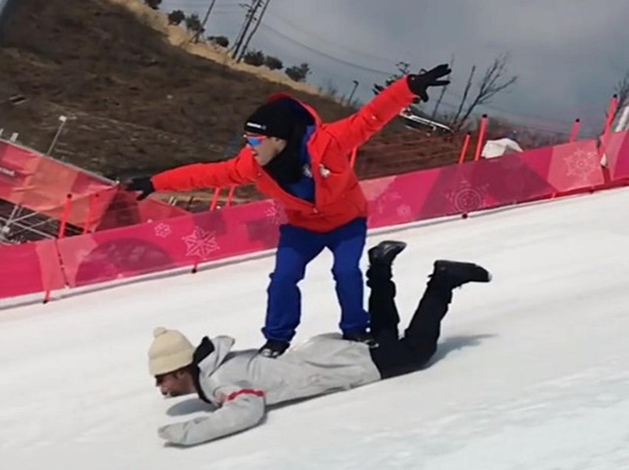 ビッグエア出場の選手がライバルと「人間スノボ」に挑戦【平昌五輪】