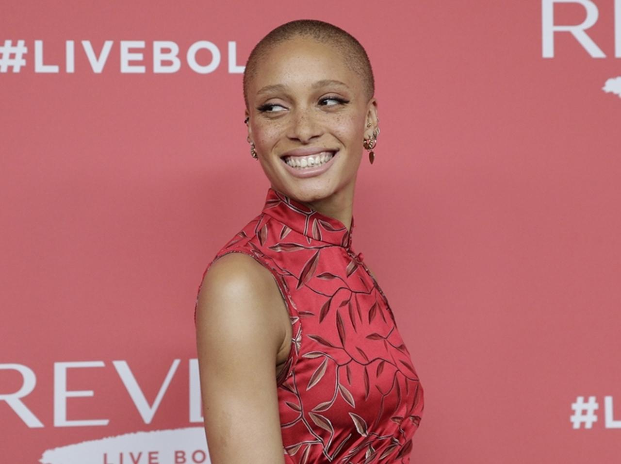 人気坊主モデル、イギリス王室からの手紙にチクリ