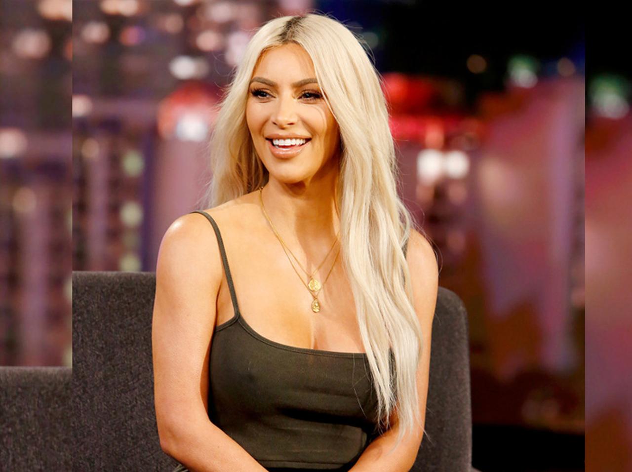 新ヘアに非難轟々のキム・カーダシアンを大物女優が「ミイラ写真」盾に擁護