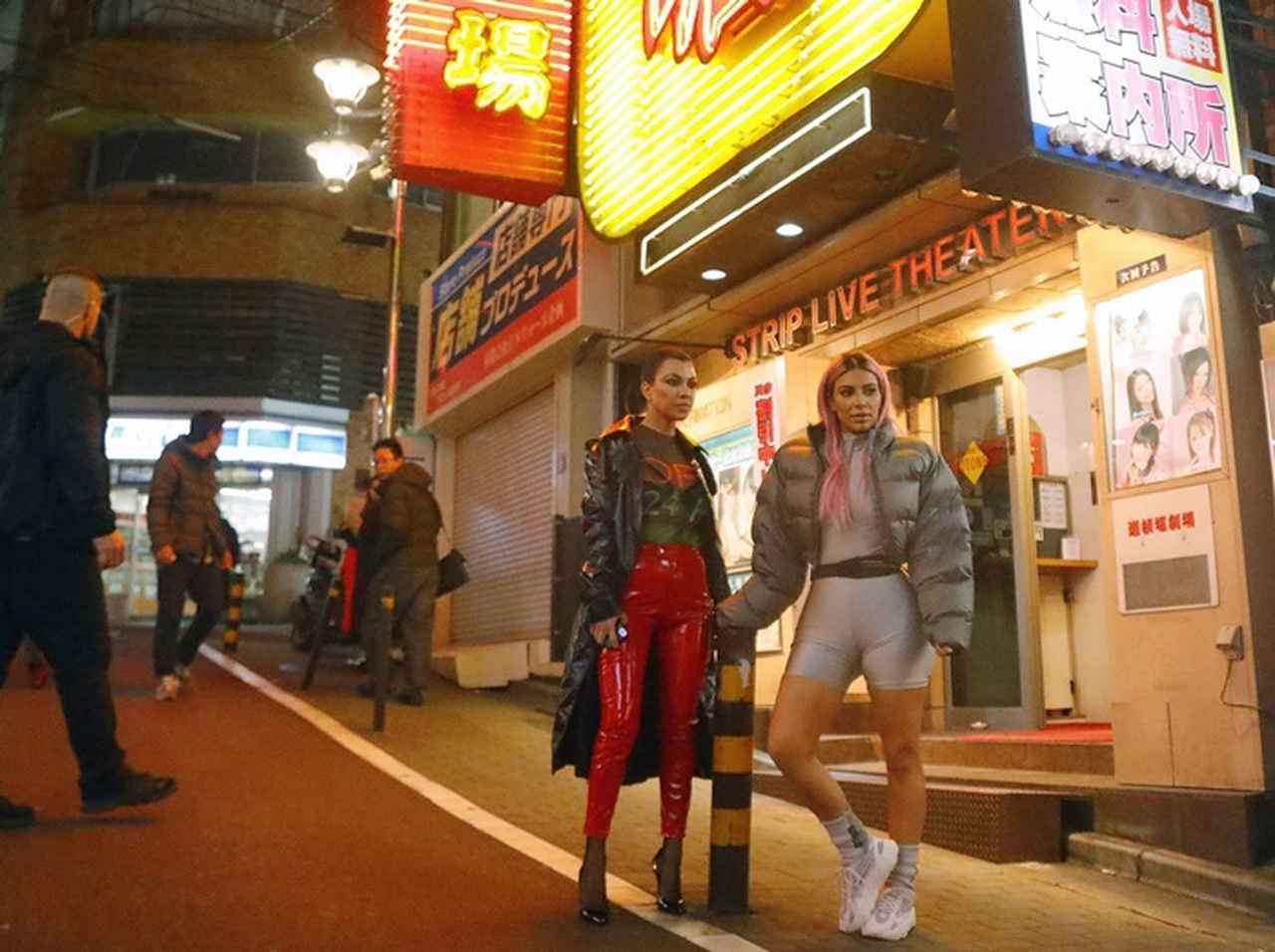 来日中のキム・カーダシアン、渋谷のアダルトショップを訪問【写真アリ】