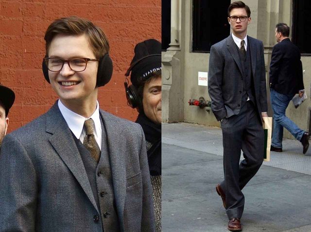 新作映画撮影中のアンセル・エルゴート、メガネ×スーツ姿に萌える【写真アリ】