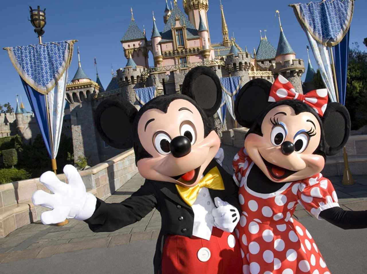 米ディズニーランドで人気キャラの「頭」が取れる