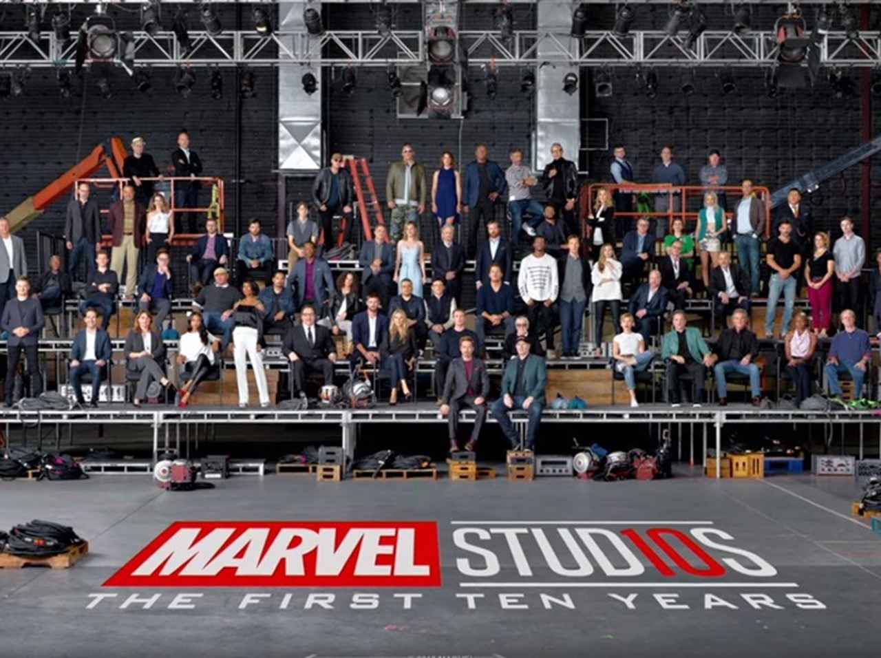 撮影の裏側も公開！マーベル10周年記念で豪華キャストの集合写真が実現