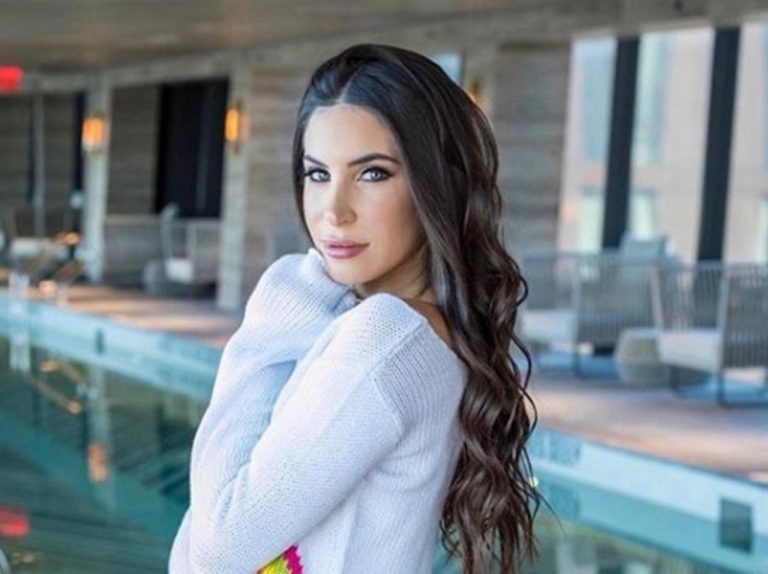 モデルがアメリカン航空の機内から追い出され、一部始終の動画を公開