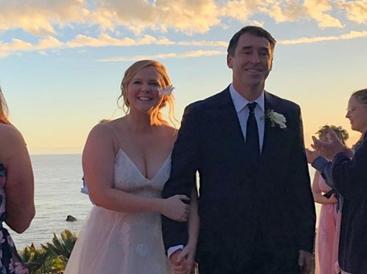 コメディアンのエイミー・シューマー、大物シェフと交際数ヵ月でスピード婚