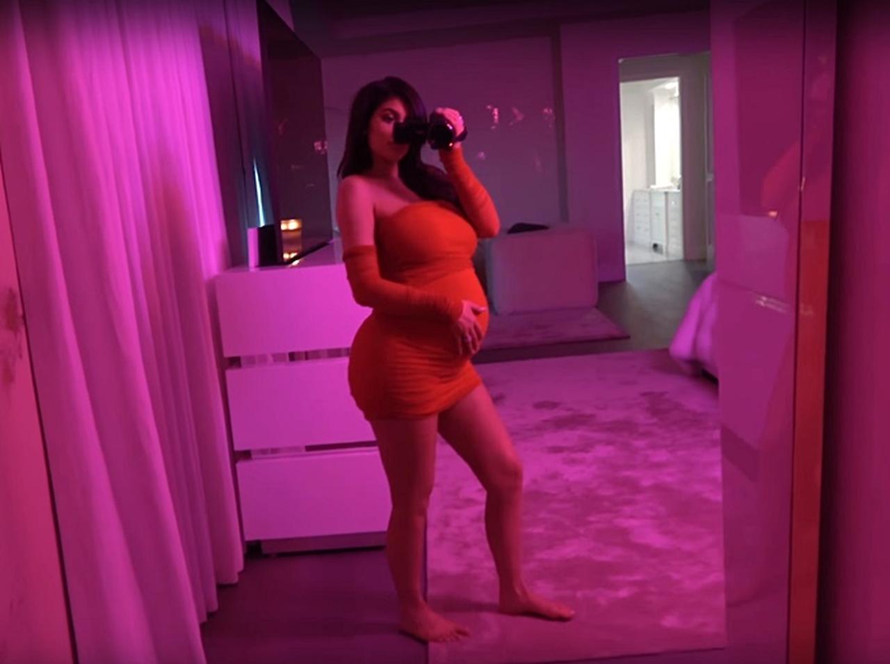 20歳カイリー・ジェンナーが女児出産、沈黙を貫いた理由明かす【コメント全訳】