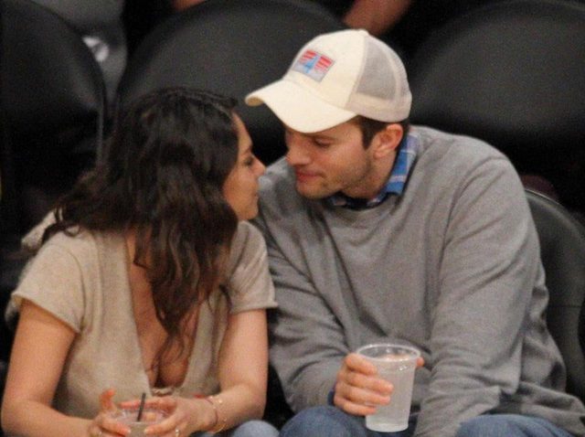 映ったら絶対キス！おしどりセレブ夫婦の「キスカム」が赤面級