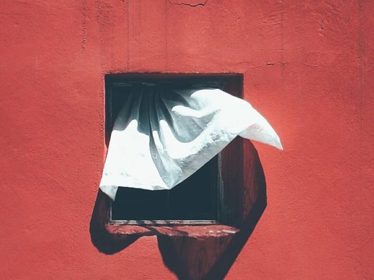 12年間撮影してきた窓、その行く末に心が締め付けられる