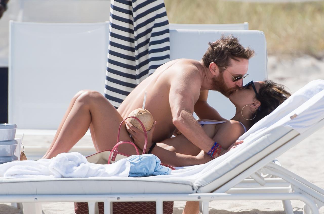 デヴィッド・ゲッタ、ウルトラ出演後に24歳年下モデルと濃厚キス