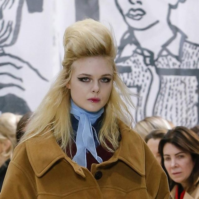 エル・ファニング、miu miuの最新コレクションでランウェイデビューを飾る