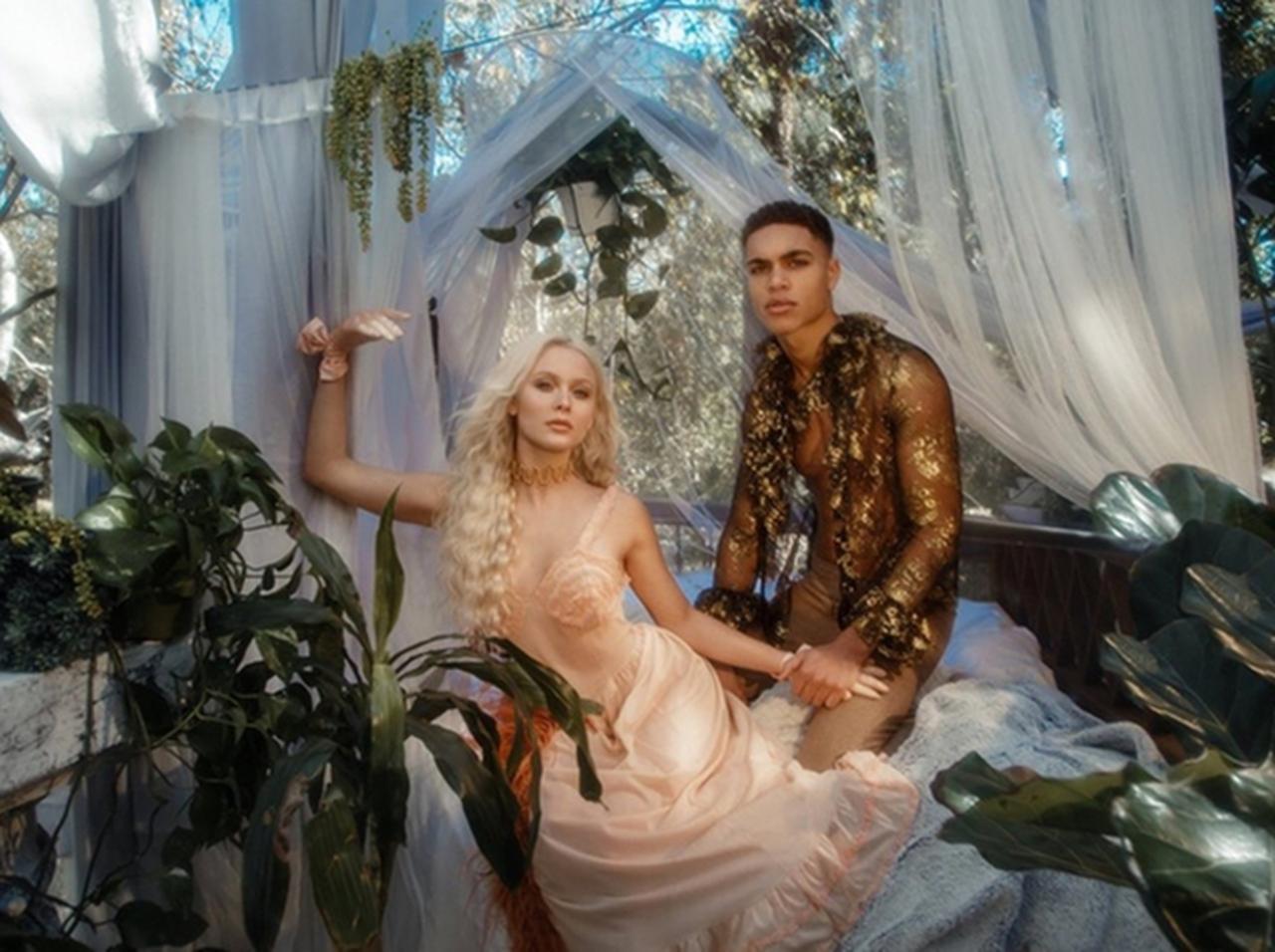 ザラ・ラーソン、恋人との写真がまるでおとぎ話のプリンセス