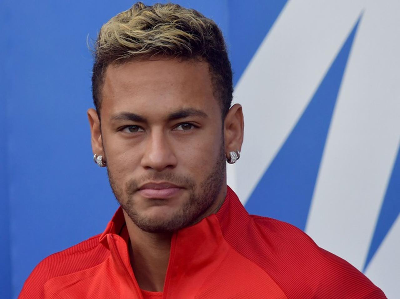 ネイマール、スティーブン・ホーキング博士への追悼ポストで大炎上