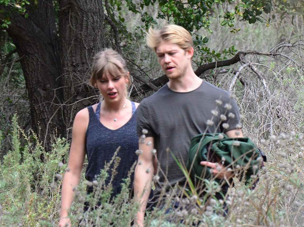 テイラー・スウィフト、珍しく年下恋人と公共の場でデート【写真アリ】