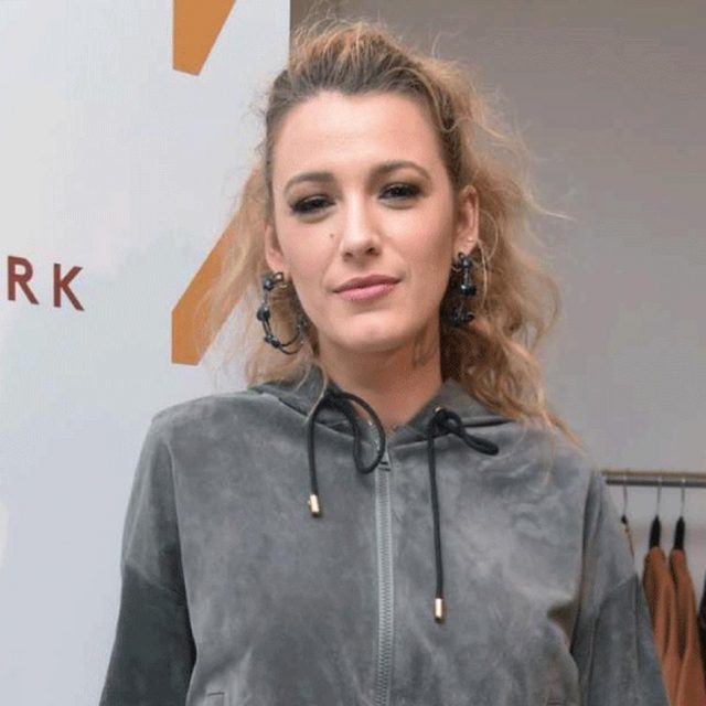 ブレイク・ライヴリー、ジャージのおしゃれスタイリングに注目！