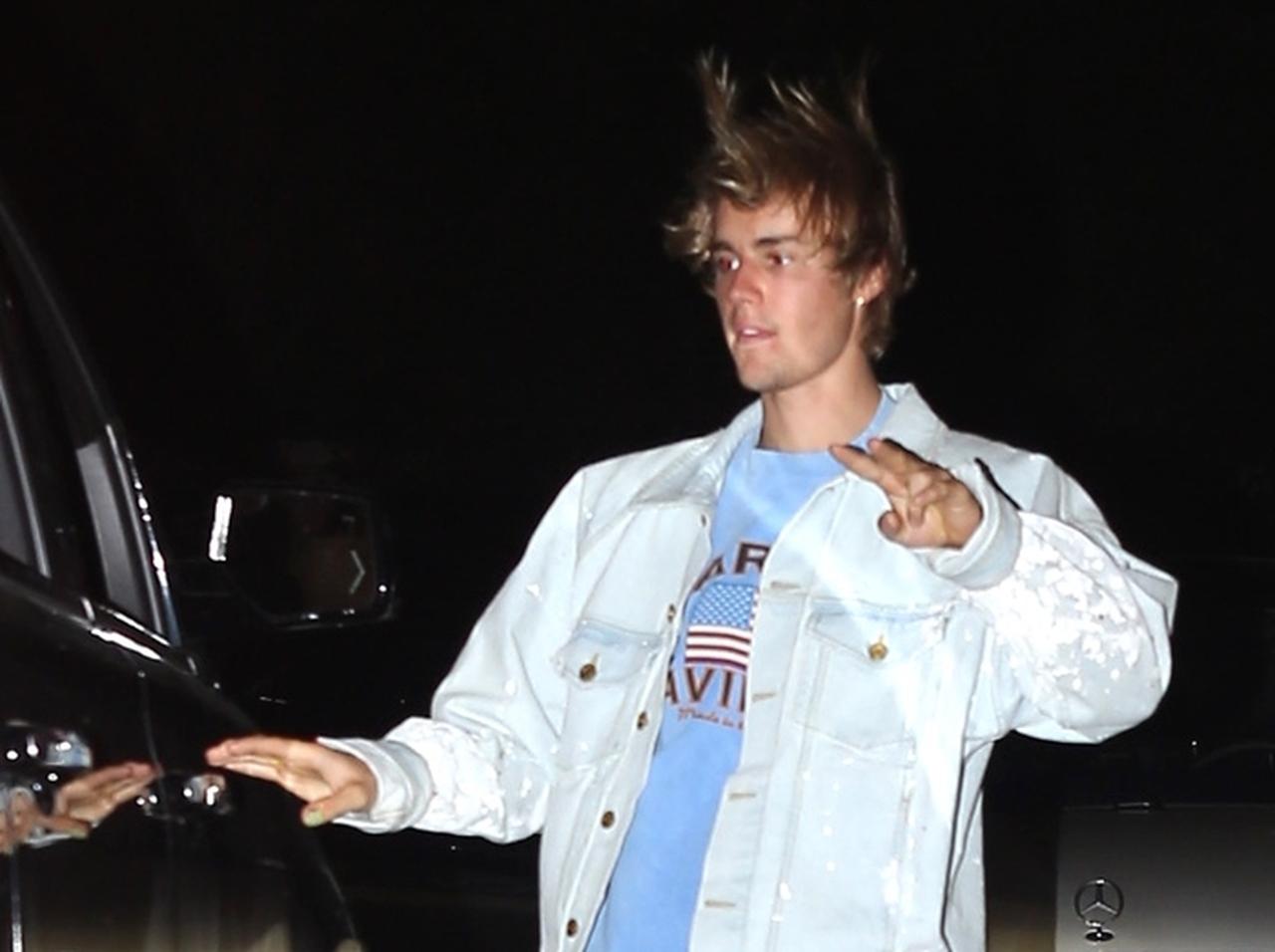 ジャスティン・ビーバー、お持ち帰り噂のブロンド美女は「友人の○○」