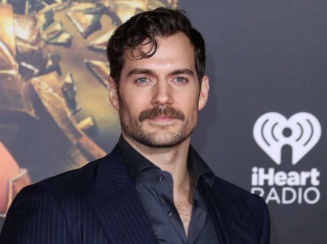 『スーパーマン』ヘンリー・カヴィル、「ひげ」とのお別れ動画が笑えるので見てほしい