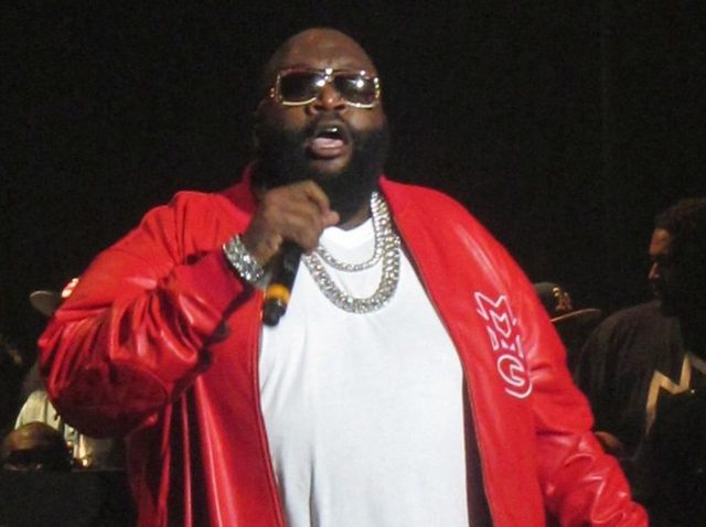 意識不明で発見されたラッパーのリック・ロス、入院4日で自宅に戻る