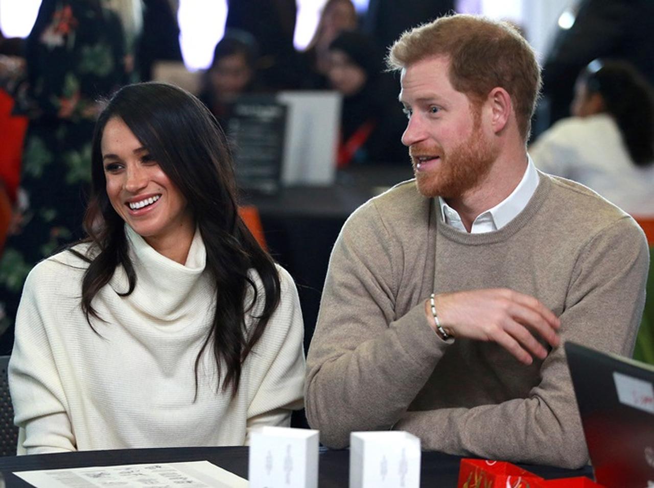 ヘンリー王子&メーガン・マークル、公務中に見せた「素」の瞬間が可愛すぎる