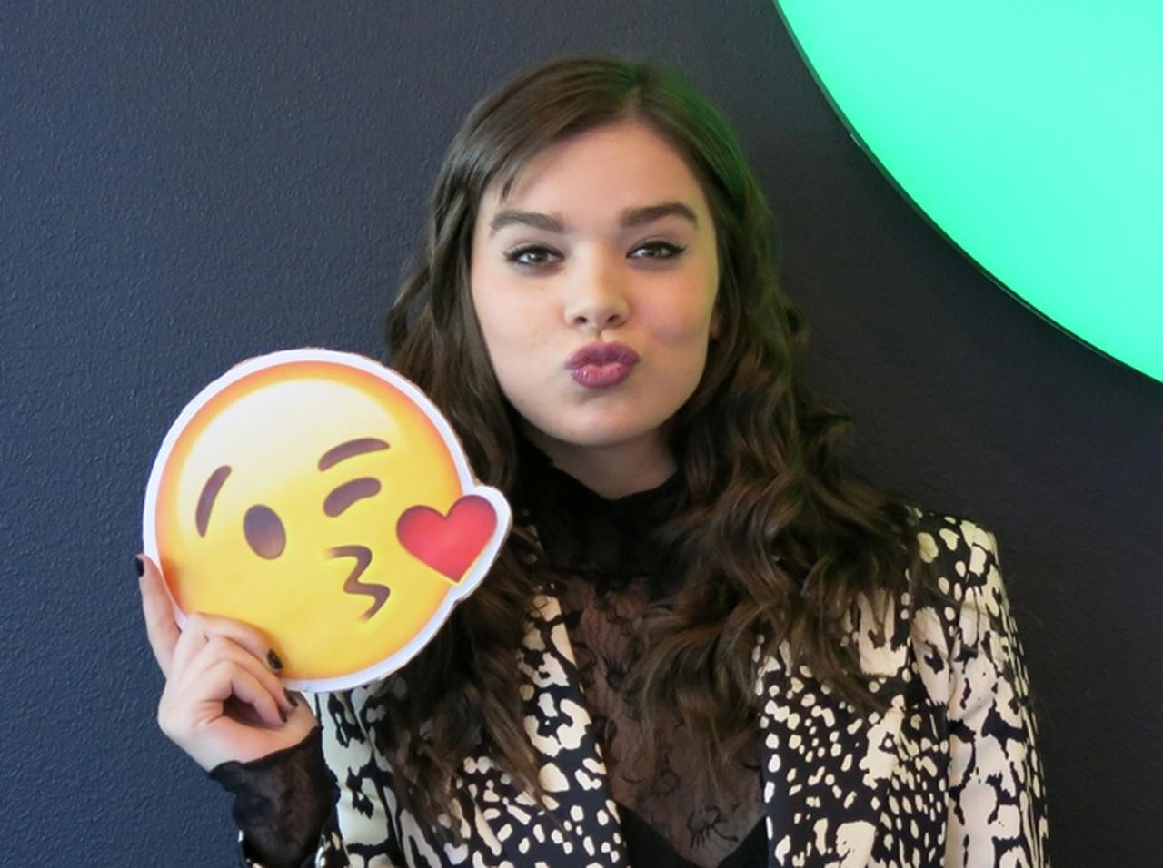 ヘイリー・スタインフェルド、熱愛噂のナイル・ホーランに大胆アピール