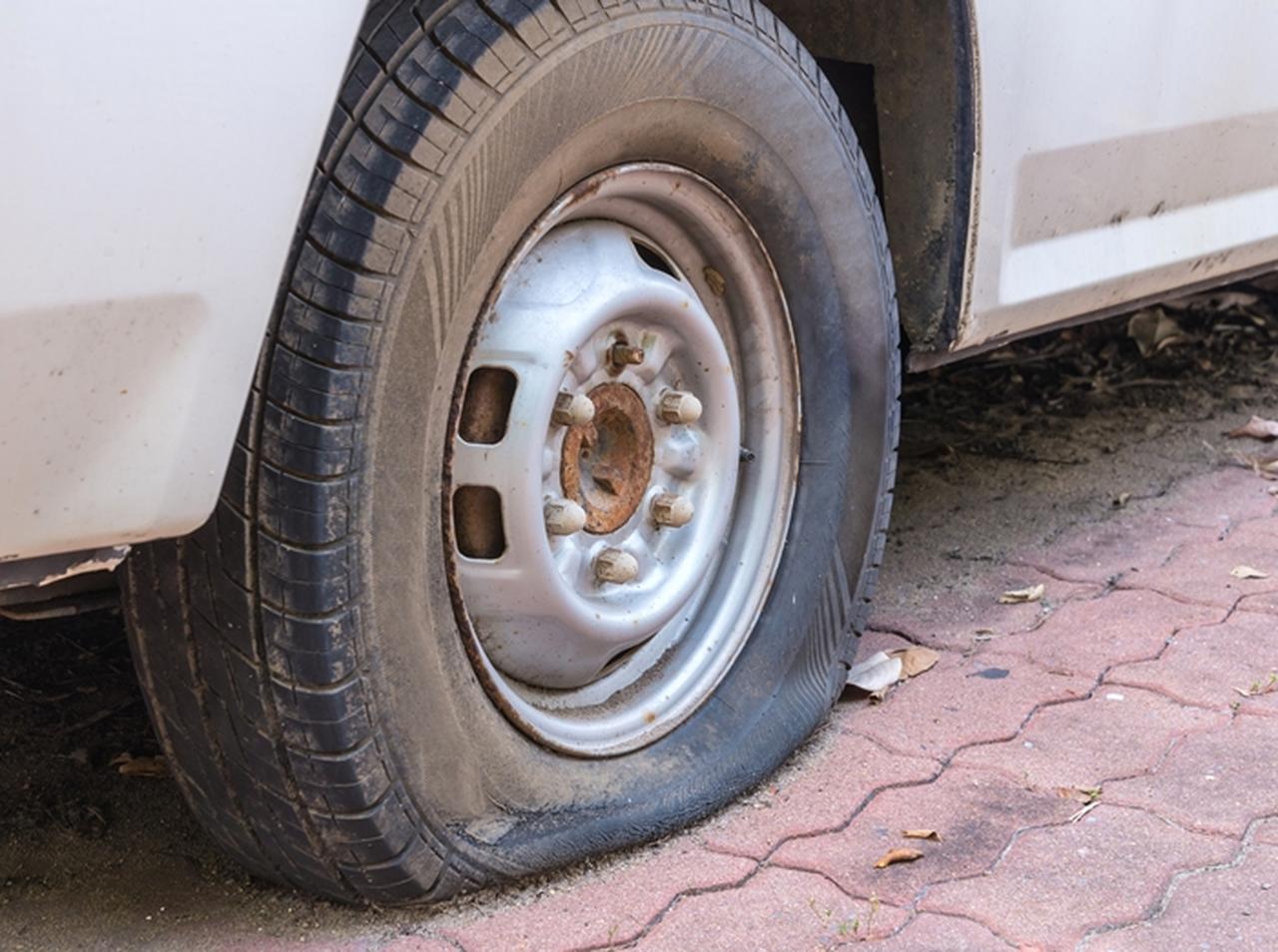 タイヤがパンクしてレッカー車を要請、しかし目の前には信じがたい光景が…