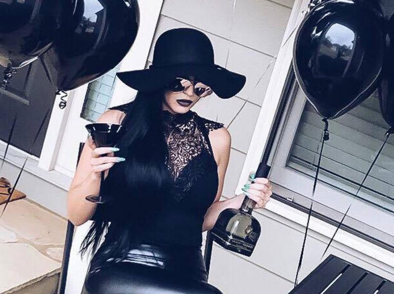 年を取りたくない!アラサー美女が30歳誕生日に「自分の葬式」あげる