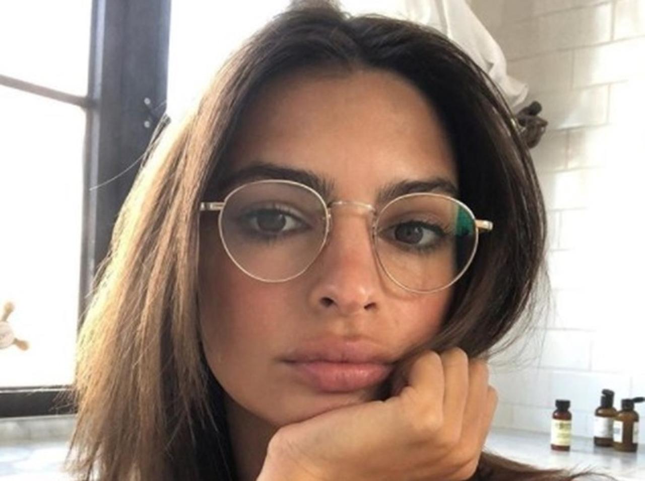 エミリー・ラタコウスキー、春に真似できる白スニーカースタイル