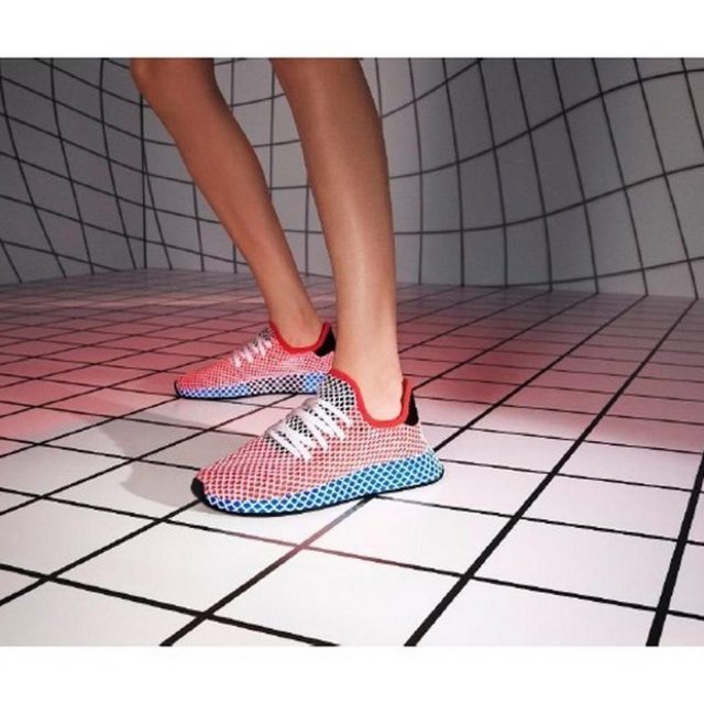 アディダス オリジナルス、グリッドデザインの新スニーカー「DEERUPT」世界一斉発売