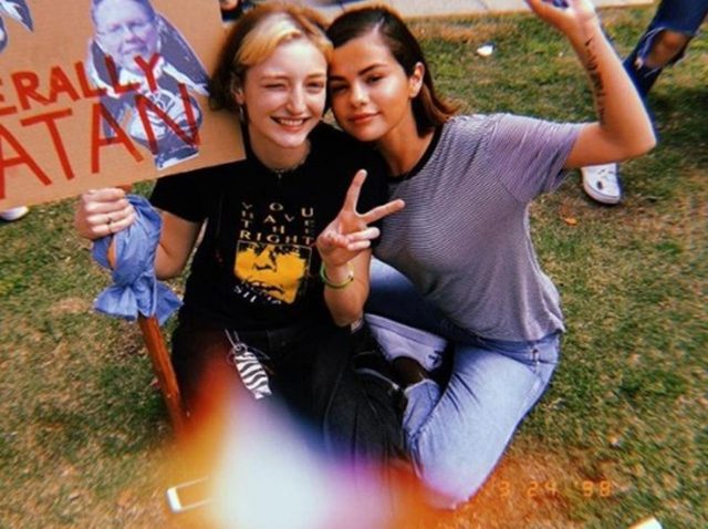 カメラアプリで大流行中の「HUJI Cam」を知っている？セレーナ・ゴメスらセレブが愛用