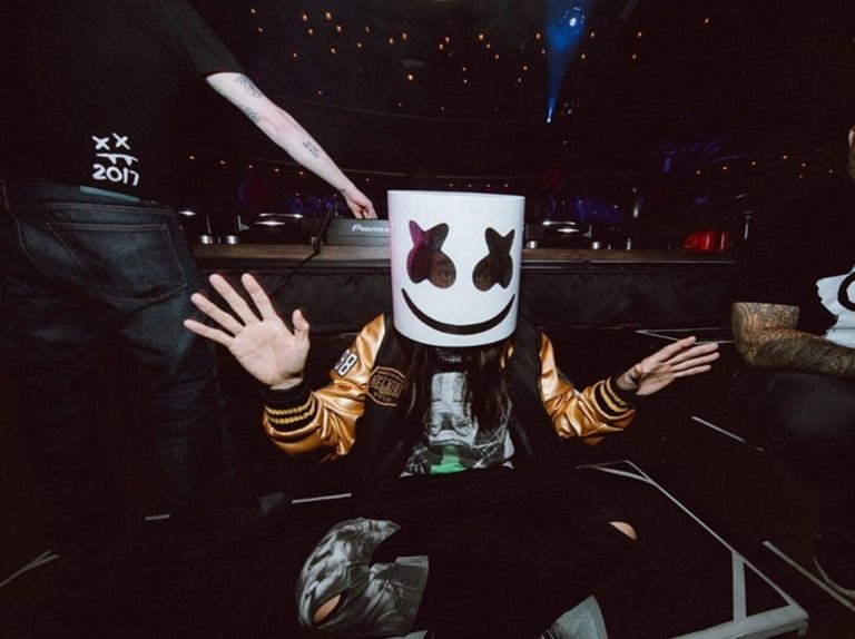 あの人気覆面DJの中身、実はスティーヴ・アオキだった!?