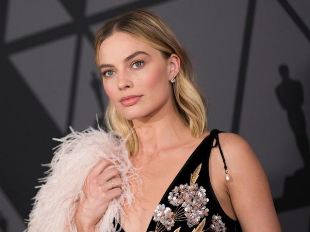 “絶世の美女”マーゴット・ロビー、ドレスの肩ひも外れる緊急事態に意外な行動