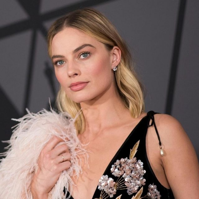 “絶世の美女”マーゴット・ロビー、ドレスの肩ひも外れる緊急事態に意外な行動