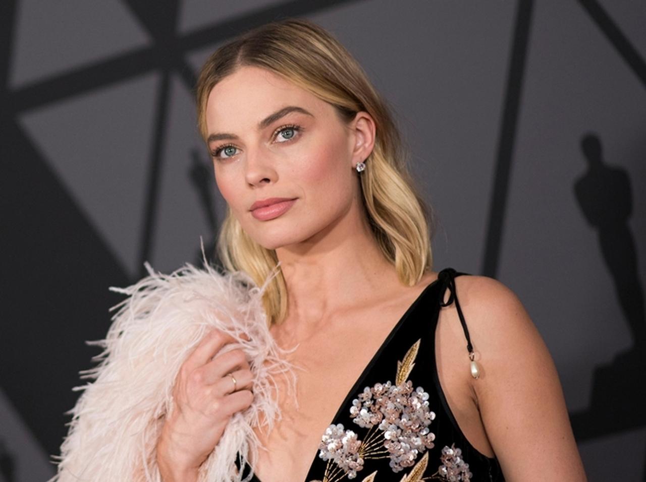 “絶世の美女”マーゴット・ロビー、ドレスの肩ひも外れる緊急事態に意外な行動