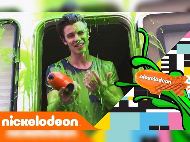 スライムまみれになったこの「イケメン歌手」は誰でしょう？【キッズ・チョイス・アワード 2018】