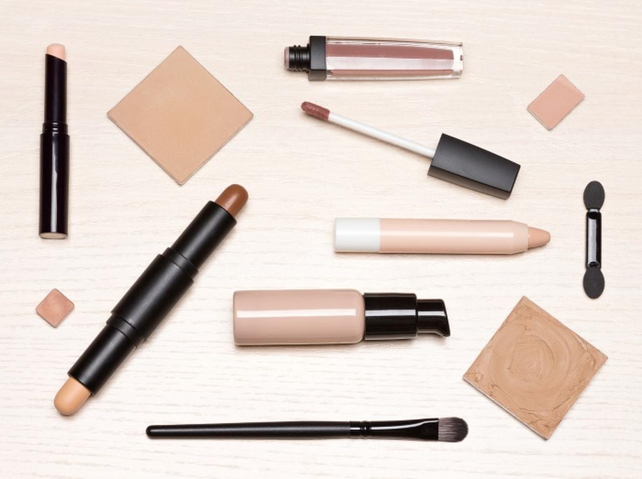 アデルの専属メイク担当が、ヨレなくなるコンシーラーの使い方を伝授!