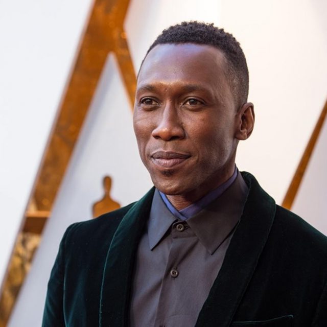 スーツを格上げ！オスカー俳優マハーシャラ・アリのアワードルックがカッコいい
