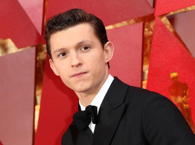 トム・ホランド、転倒しかけた女優をさりげなく助ける姿がスパイダーマン