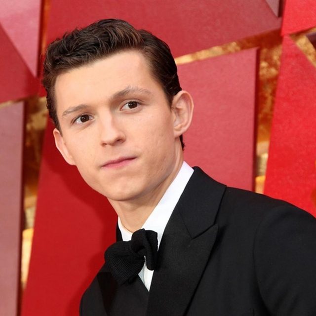 トム・ホランド、転倒しかけた女優をさりげなく助ける姿がスパイダーマン