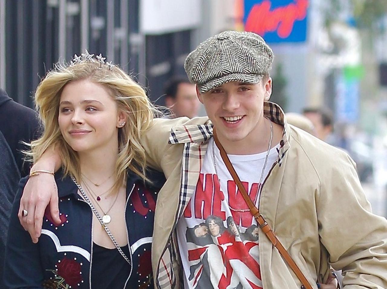 ブルックリン・ベッカム、クロエ・モレッツとの路上キスがまるで映画のワンシーン【写真あり】