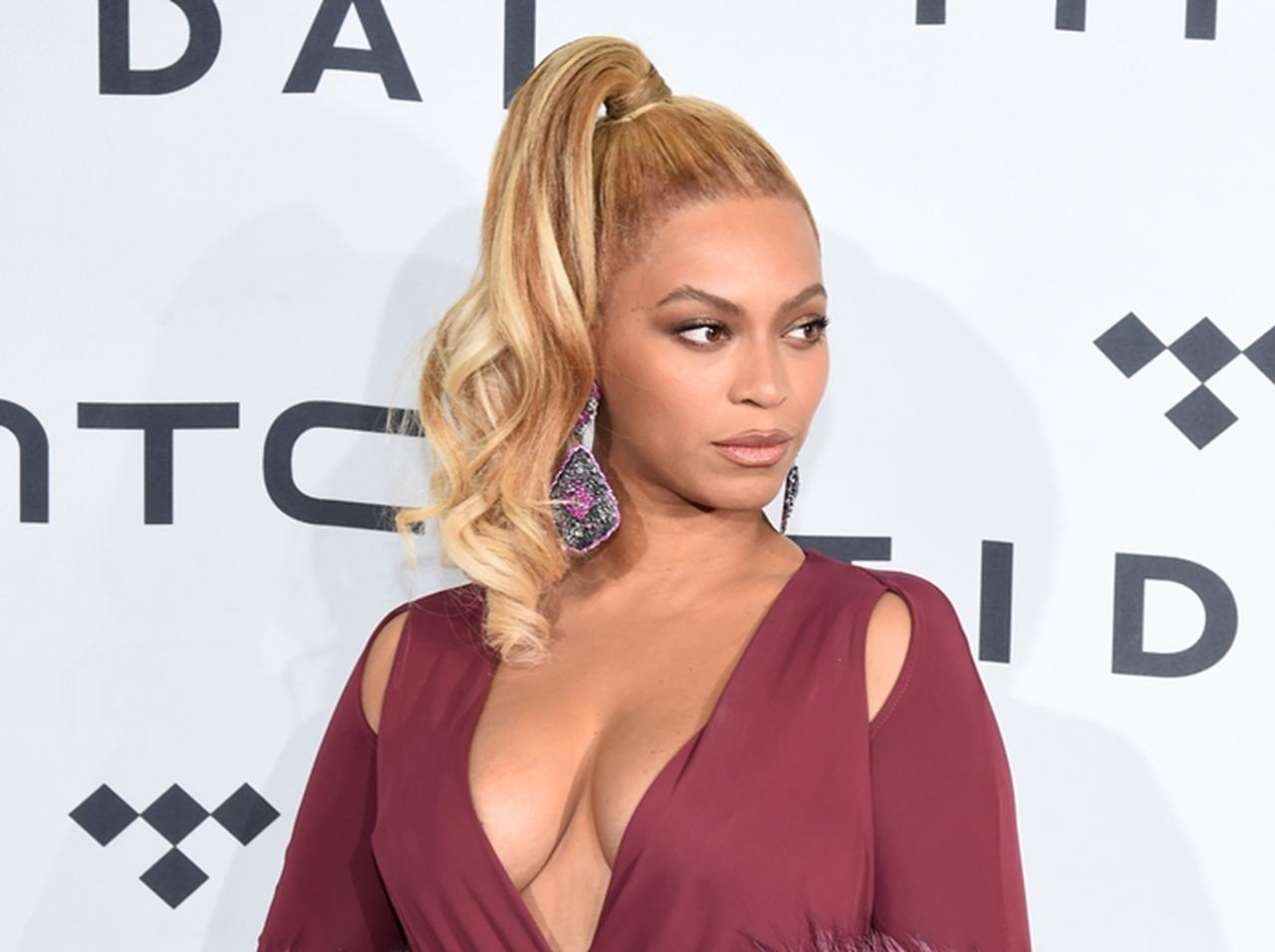 ビヨンセ、某女優に「顔」を噛まれる