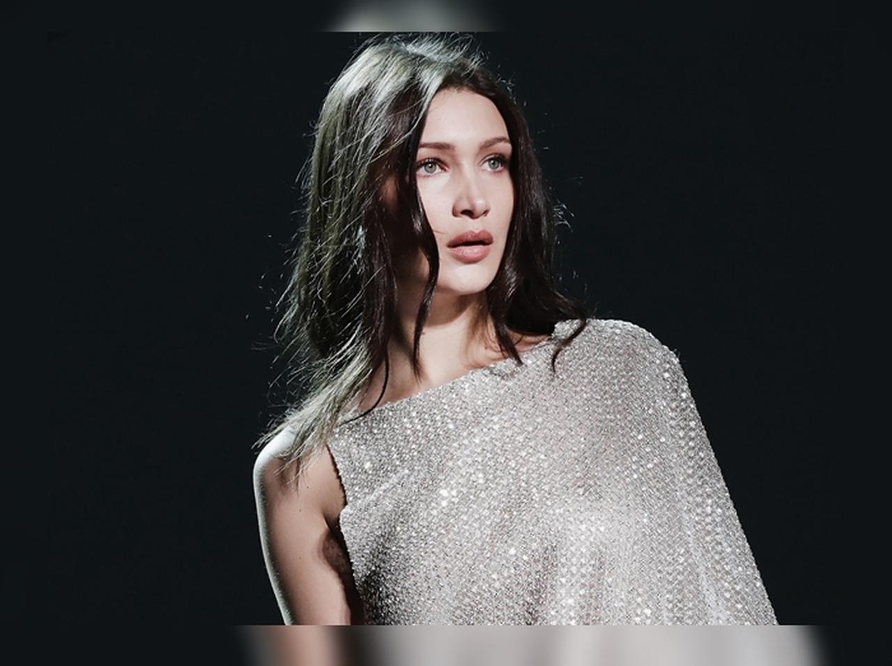 ベラ・ハディッドの見えそうで見えない「スケスケ服」にヒヤリ