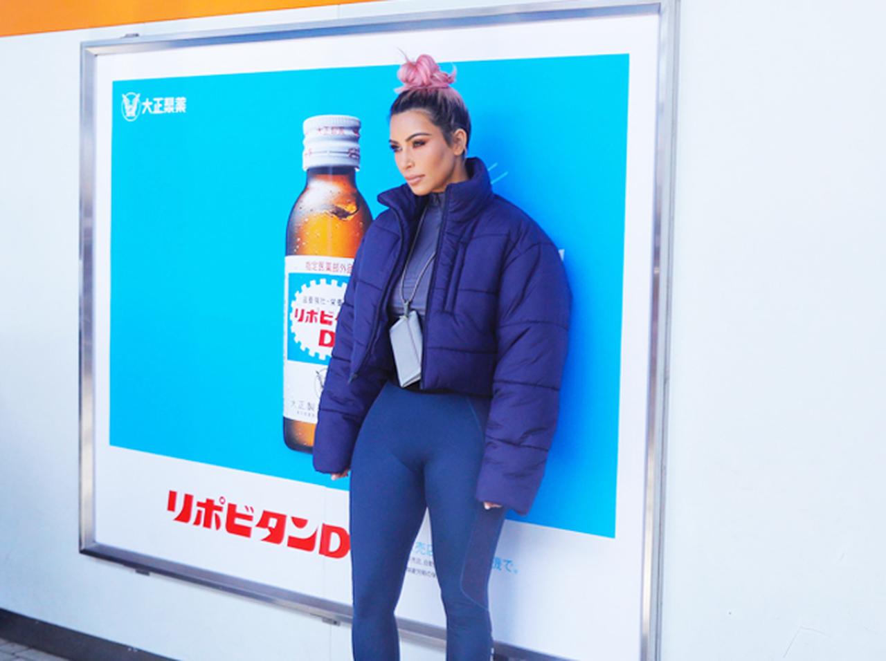 来日したキム・カーダシアンの背後にお笑いトリオ「ロバート」の姿